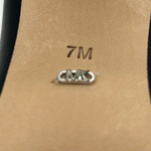 Michael Kors Halle Mule Pump Leather Black Pointed Toe Heels Size 7M NIB - Picture 10 of 14